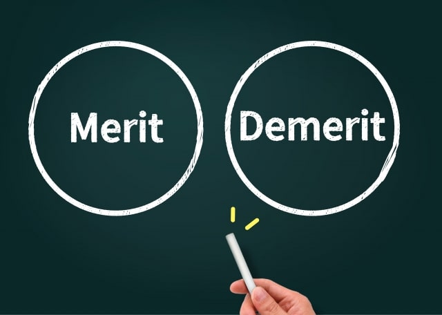 MeritとDemeritと書かれたロゴ